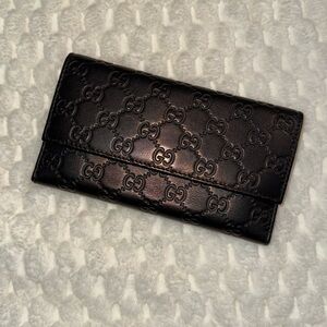 Gucci Wallet 257303-Authentic-Great Used Condition
